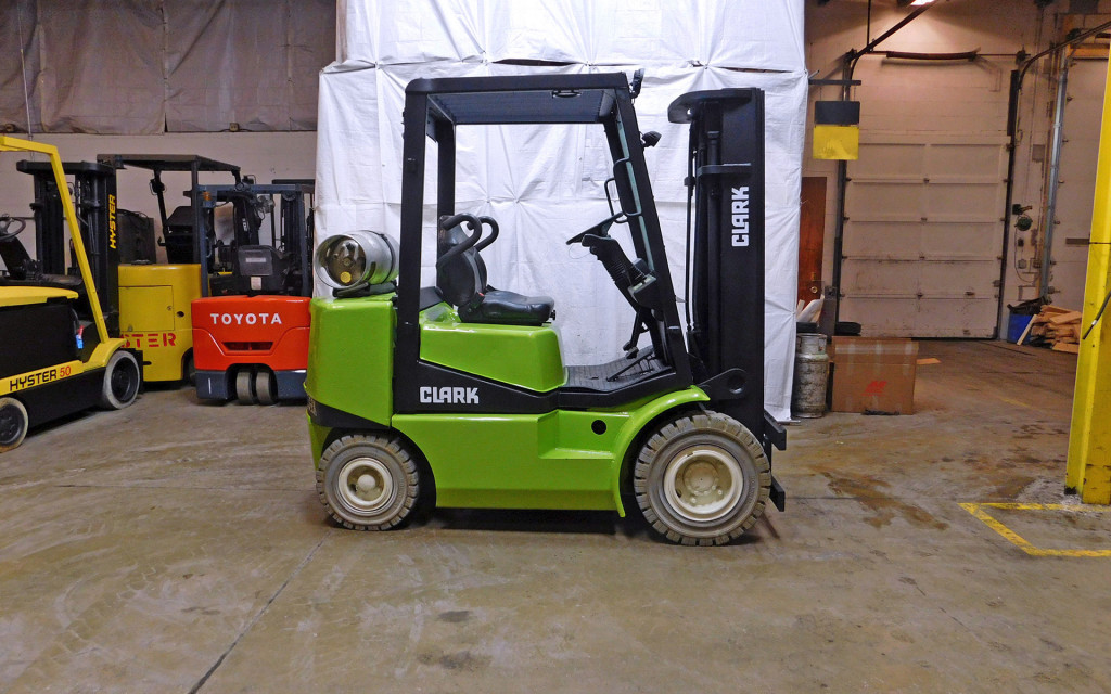 2000 Clark CGP25 Forklift on Sale in Texas